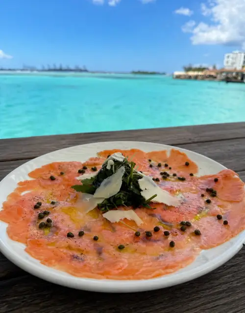 Carpaccio de salmón